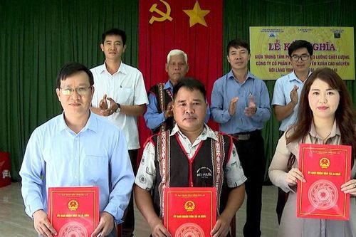 Gia Lai: Kết nghĩa hỗ trợ làng Yom phát triển, nâng cao đời sống người dân