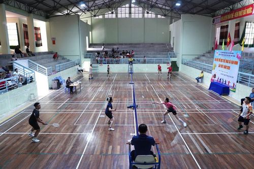 Hơn 40 vận động viên tham gia Giải cầu lông 'Mừng Đảng - Mừng xuân năm 2026' xã Vạn Ninh