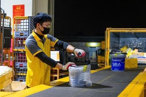 Số bưu gửi tăng đến 30%, các bưu cục giao dịch trung tâm sẽ mở cửa đến hết ngày 15/2