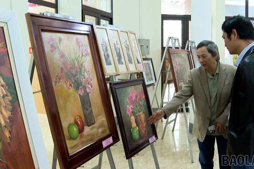 Lào Cai khai mạc Triển lãm mỹ thuật 'Sắc hoa xuân'