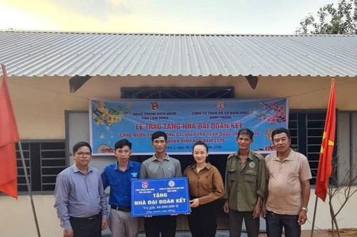Trao nhà Đại đoàn kết cho thanh niên khó khăn tại xã Cát Tiên 2