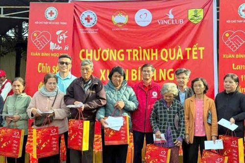 Lâm Đồng trao 4.500 suất quà Tết Nhân ái trị giá 2,7 tỷ đồng do Quỹ Thiện Tâm tài trợ