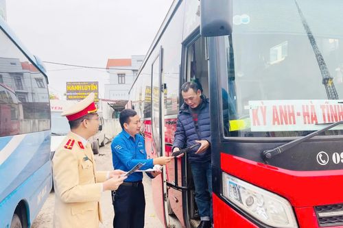 Bảo đảm phục vụ tốt nhu cầu đi lại của hành khách trong dịp Tết