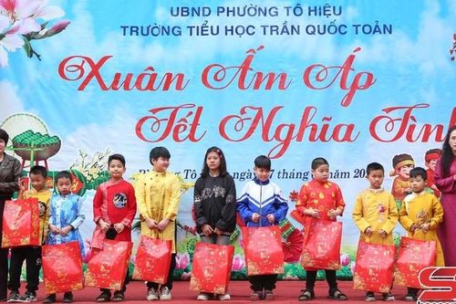 Hoạt động trải nghiệm 'Xuân ấm áp - Tết nghĩa tình'