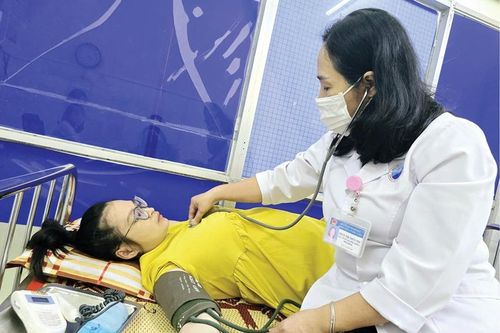 Động lực từ chính sách tăng phụ cấp cho nhân viên y tế
