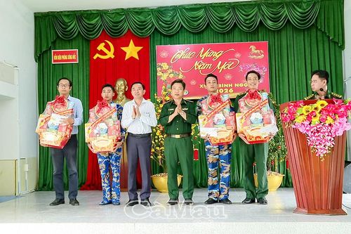 Bảo vệ vững chắc vùng biển, làm điểm tựa cho ngư dân