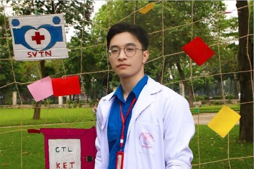 Thủ khoa đầu ra Đại học Y Hà Nội: Rẽ hướng phút chót, về đích ngoạn mục