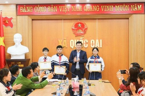 Quốc Oai khen thưởng các học sinh đạt giải cấp thành phố