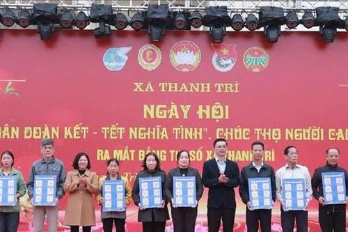 Thanh Trì trao 172 suất quà tại Ngày hội 'Xuân đoàn kết - Tết nghĩa tình'