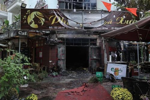 Cháy quán cà phê trong khu đô thị Văn Phú, lửa bùng phát từ tầng 1 nhà 4 tầng