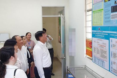 Thứ trưởng Bộ Y tế Đỗ Xuân Tuyên chúc Tết, kiểm tra công tác trực Tết tại các cơ sở y tế ở TPHCM