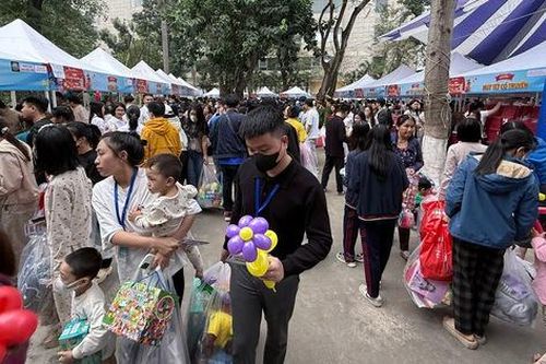 Trao quà Tết miễn phí cho 2.000 bệnh nhi