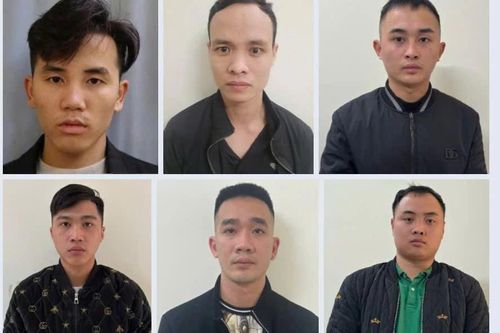 Khởi tố nhóm đối tượng mua bán các cô gái trẻ ép làm nhân viên quán karaoke