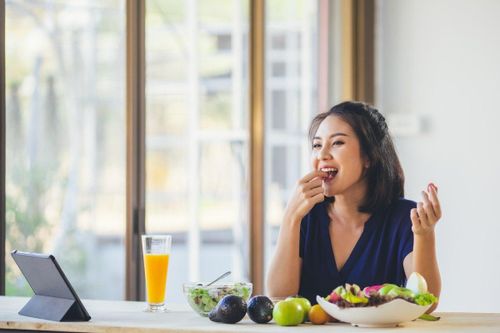 Làm gì để giảm khó chịu trước kỳ kinh nguyệt?