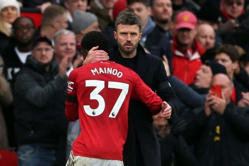 Berbatov chỉ ra hai mắt xích then chốt giúp MU hạ Tottenham