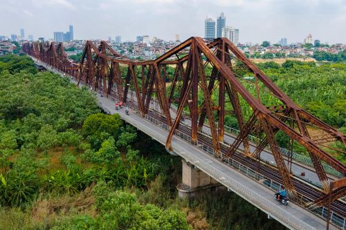 Thực trạng hư hại nghiêm trọng tại cầu Long Biên