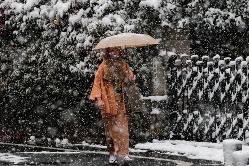 Mưa tuyết kỷ lục '40 năm mới thấy một lần' ở Nhật Bản, Hàn Quốc