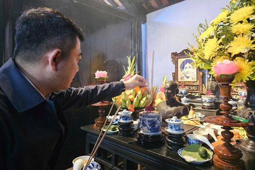 Dâng hương tưởng niệm 125 năm Ngày mất thân mẫu Chủ tịch Hồ Chí Minh