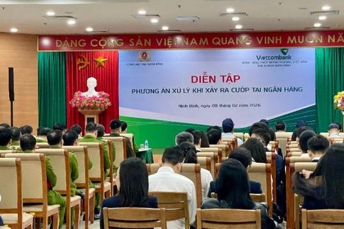 Nâng cao khả năng phối hợp, xử lý tình huống cướp tại ngân hàng