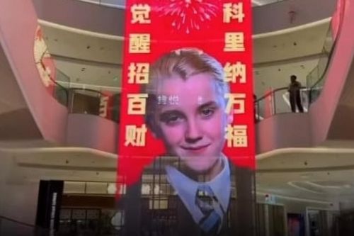 Vì sao Draco Malfoy bất ngờ trở thành 'hiện tượng' Tết Nguyên đán 2026 ở Trung Quốc?