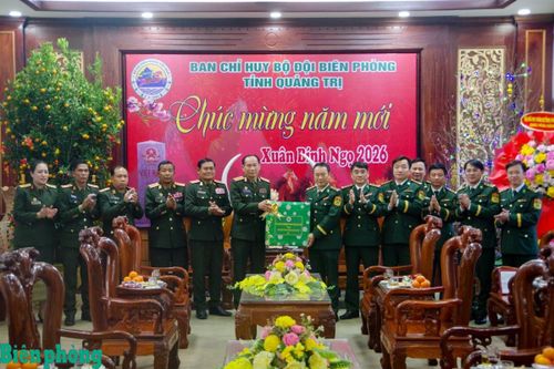 Thắt chặt tình đoàn kết Việt Nam - Lào