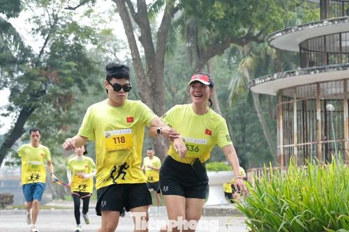 Những bước chạy 'vượt qua bóng tối'