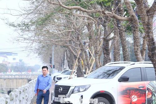 Vỉa hè bị 'nuốt chửng', lòng đường thành bãi đỗ xe