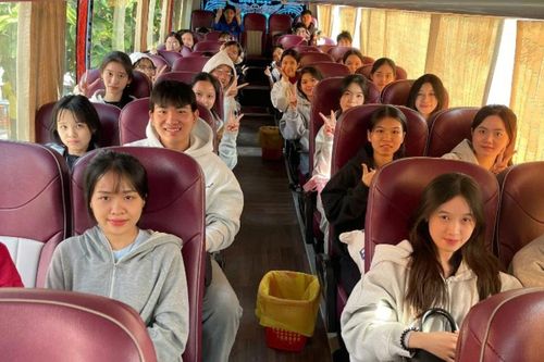 Chuyến xe mùa xuân miễn phí đưa sinh viên về quê đón Tết