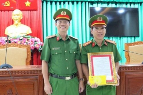 Phá nhanh vụ trộm hơn 10 cây vàng, Công an phường Long Xuyên được Bộ Công an khen thưởng