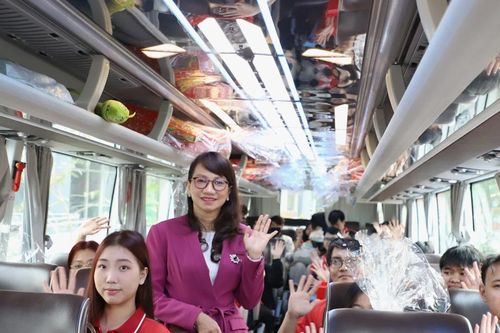 Bạn trẻ về quê trên Hành trình mùa xuân, đón Tết sum vầy, ấm tình thầy trò ở ký túc xá
