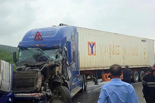 Tai nạn liên tiếp, cao tốc Hàm Nghi - Vũng Áng ùn tắc 5 km