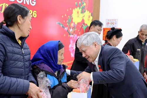 Phó Chủ tịch Thường trực Quốc hội Đỗ Văn Chiến dự 'Tết Nhân ái – Chợ Tết 0 đồng'