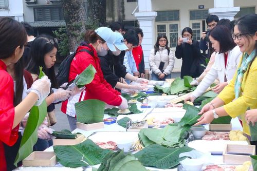 Thầy giáo Lịch sử chia sẻ lý do giao 'nhiệm vụ đặc biệt' cho học sinh dịp Tết