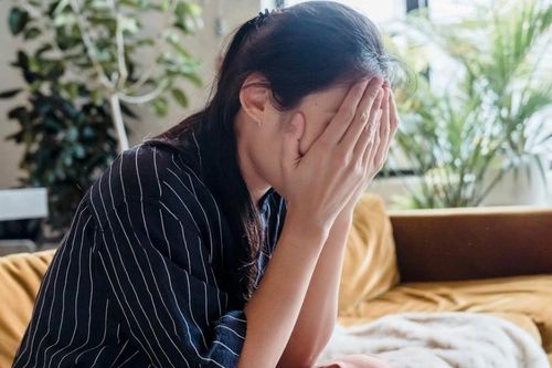 Biếu Tết bố mẹ 5 triệu đồng, chị dâu bị em chồng 'tố' trên mạng xã hội