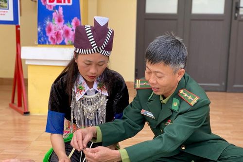 'Xuân Biên phòng ấm lòng dân bản' ở Tam Thái