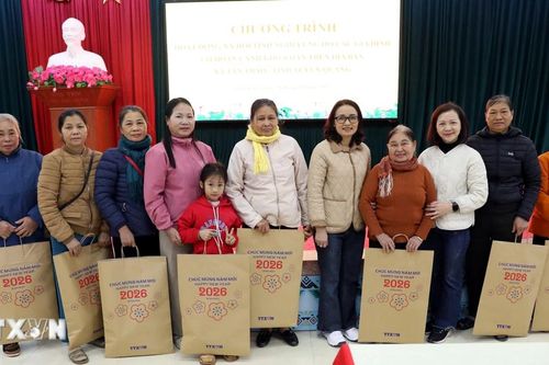 Tuyên Quang: TTXVN tặng quà Tết các hộ nghèo, hoàn cảnh khó khăn tại xã Tân Trào