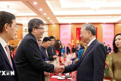 Tổng Bí thư gặp mặt Đoàn kiều bào tiêu biểu tham dự Chương trình Xuân Quê hương