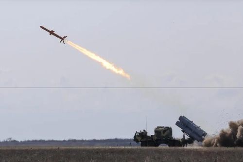 Ukraine tấn công hàng loạt mục tiêu quân sự ở Liên bang Nga