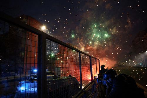 Biểu tình bùng phát tại thành phố chủ nhà Olympic, cảnh sát dùng vòi rồng trấn áp