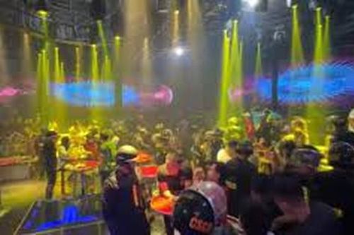 Đột kích quán bar phát hiện nhiều người dương tính với ma túy