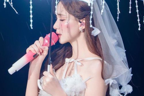 Hòa Minzy hát nhép trước 8000 khán giả?