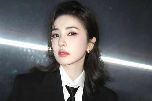 Bạch Lộc khác lạ trong loạt ảnh mới
