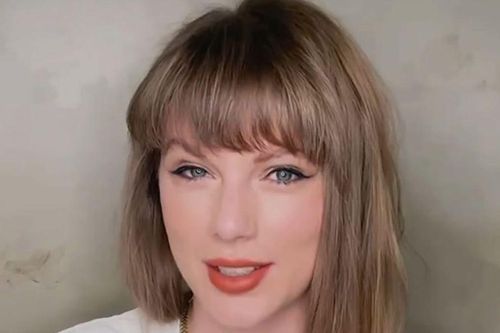 Chiếc áo thu hút sự chú ý của Taylor Swift