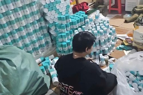 Triệt phá đường dây sản xuất, buôn bán thuốc giả đặc biệt lớn, đội lốt 'hàng ngoại' bán online