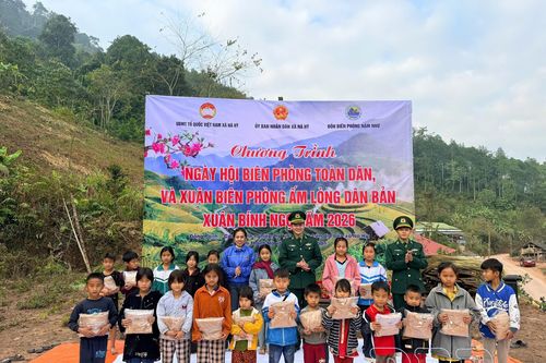 'Xuân Biên phòng Ấm lòng dân bản' nơi biên cương Nà Hỳ