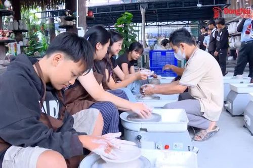 Hơn 700 học sinh Trường THCS Võ Nguyên Giáp trải nghiệm nghề gốm Biên Hòa