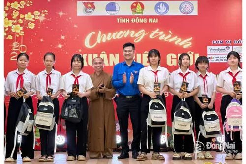 'Xuân biên giới' lan tỏa yêu thương đến xã vùng biên Lộc Thạnh