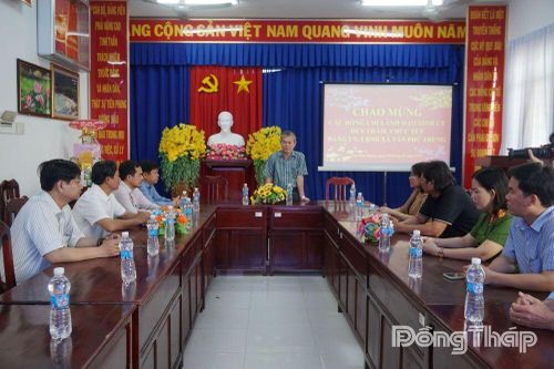 Đồng chí Đinh Văn Dũng thăm, chúc tết Đảng ủy, UBND xã Tân Phú Trung