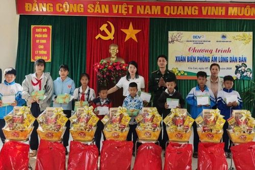 Ấm tình 'Xuân biên phòng' trên xã đảo Nhơn Châu