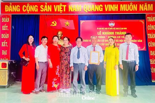 Ủy ban MTTQ Việt Nam xã Vạn Ninh khánh thành công trình 'Đường cờ Tổ quốc'